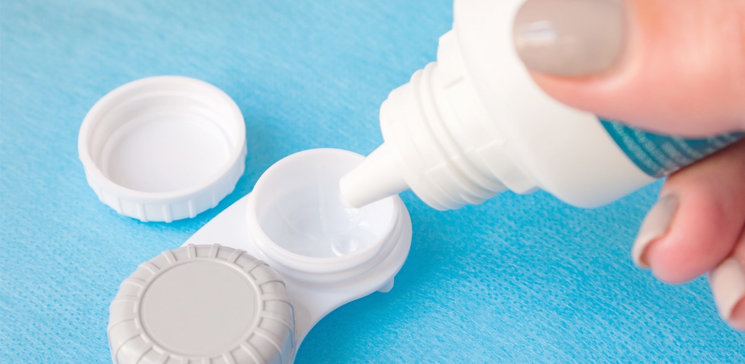 How to clean and sterilize a contact lens case?