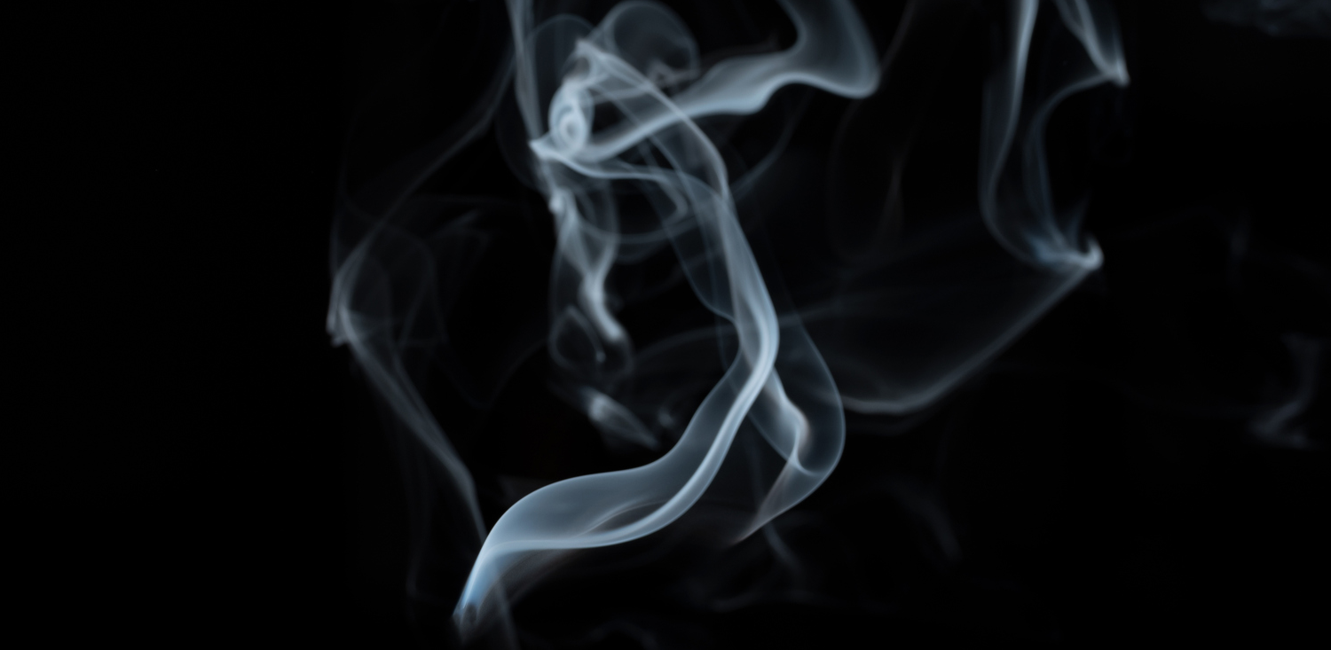 Smoking with Contact Lenses: risks and effects