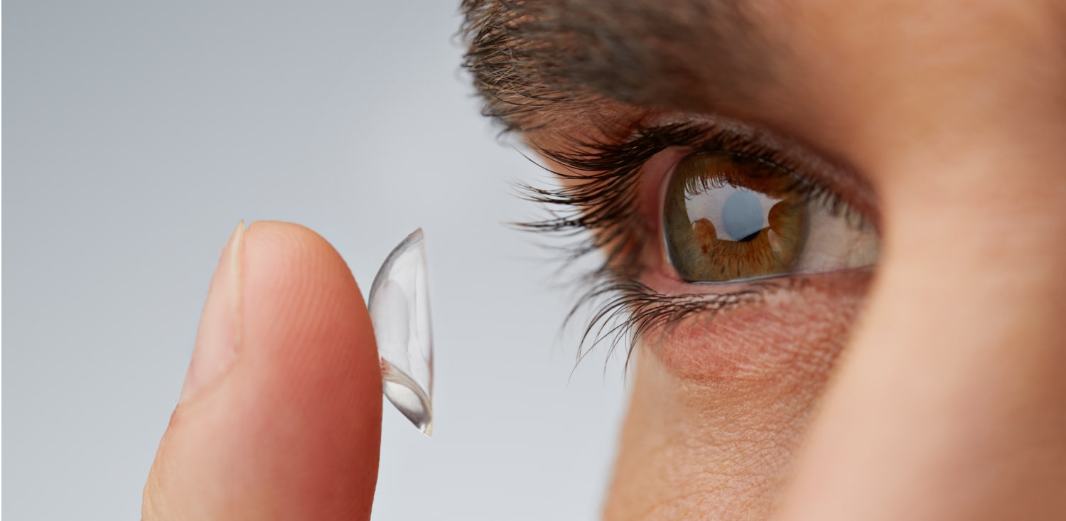 How to put contacts in: a guide for beginners