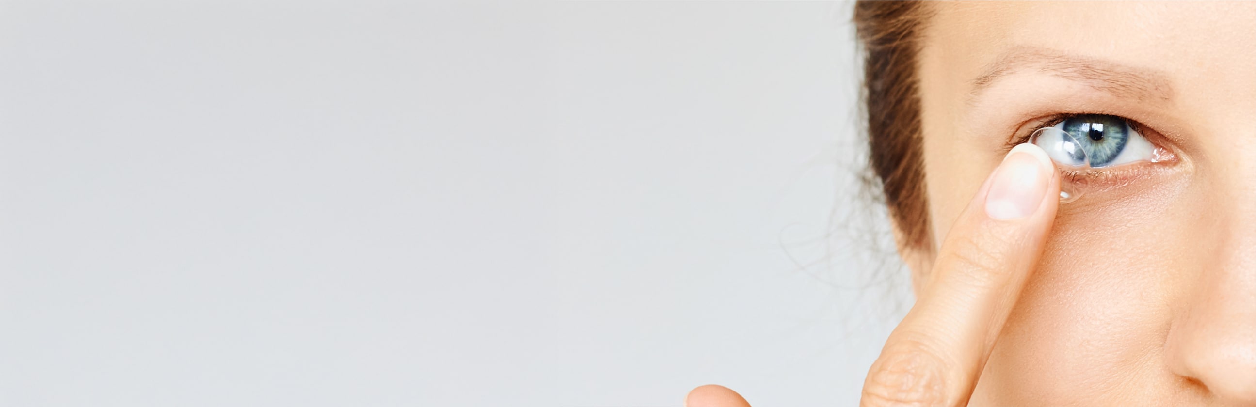 How
to Put Contacts in Small eyes